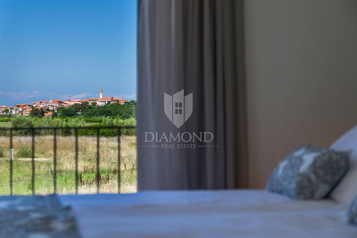 Verteneglio, bellissima villa con piscina in cima a una collina