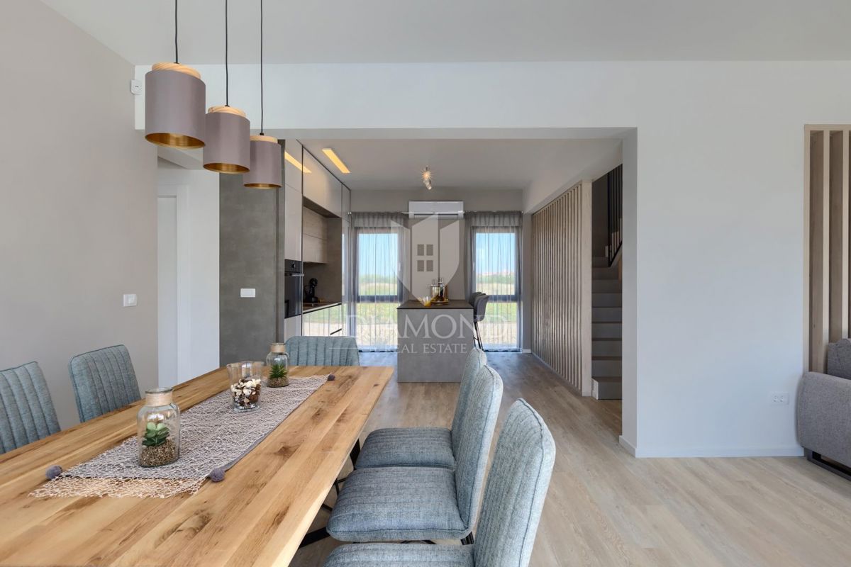 Verteneglio, bellissima villa con piscina in cima a una collina