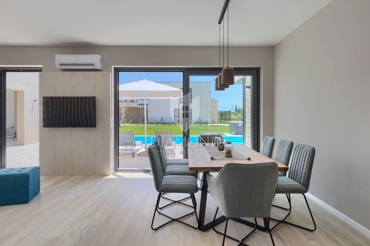 Verteneglio, bellissima villa con piscina in cima a una collina