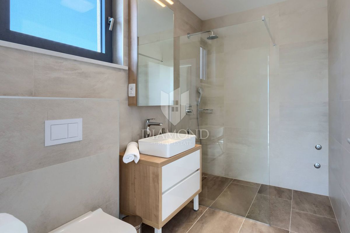 Verteneglio, bellissima villa con piscina in cima a una collina