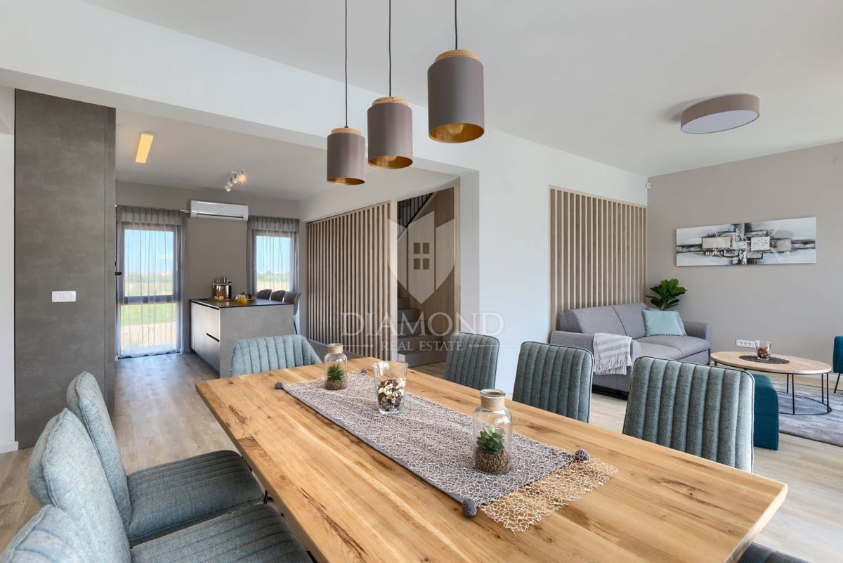 Verteneglio, bellissima villa con piscina in cima a una collina