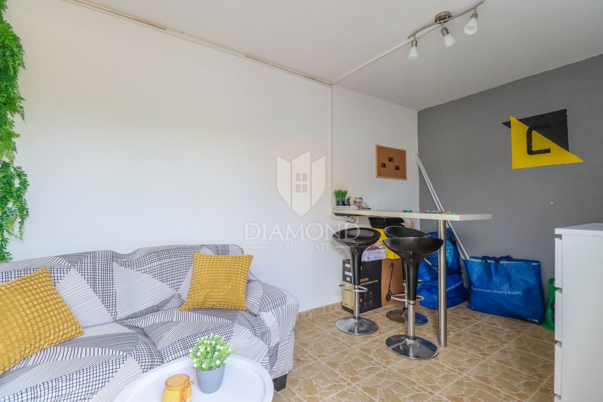 Rovigno, dintorni, spazioso appartamento familiare in posizione tranquilla