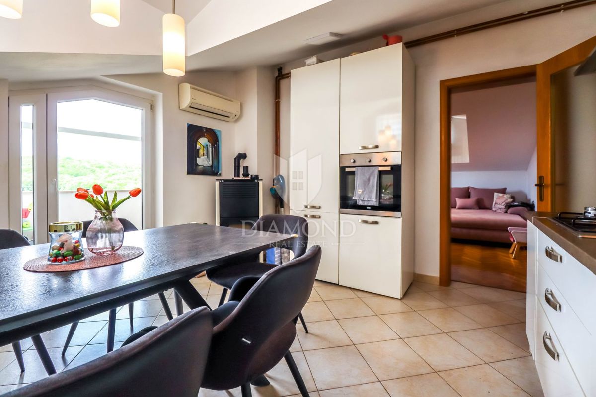 Rovigno, dintorni, spazioso appartamento familiare in posizione tranquilla