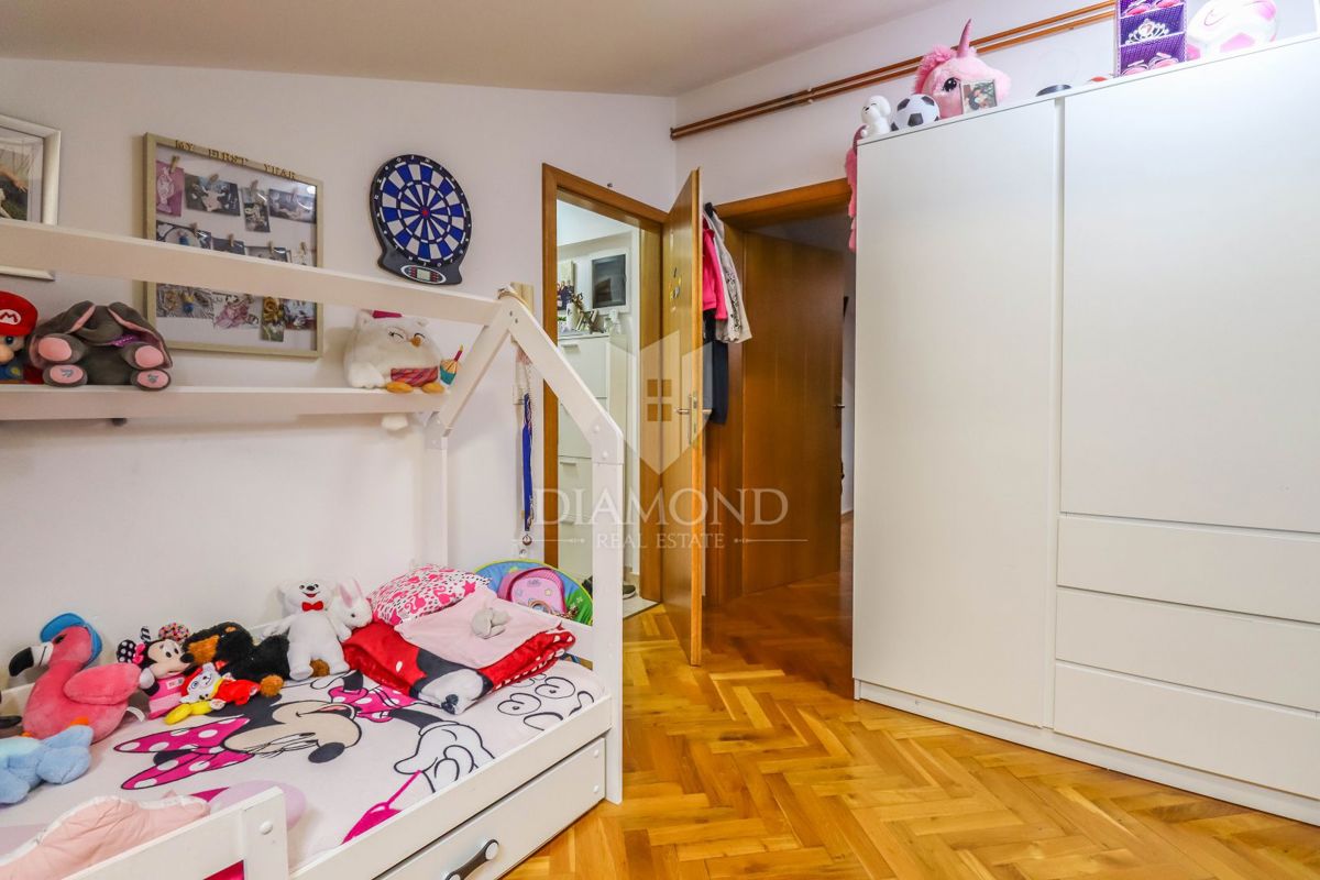 Rovigno, dintorni, spazioso appartamento familiare in posizione tranquilla