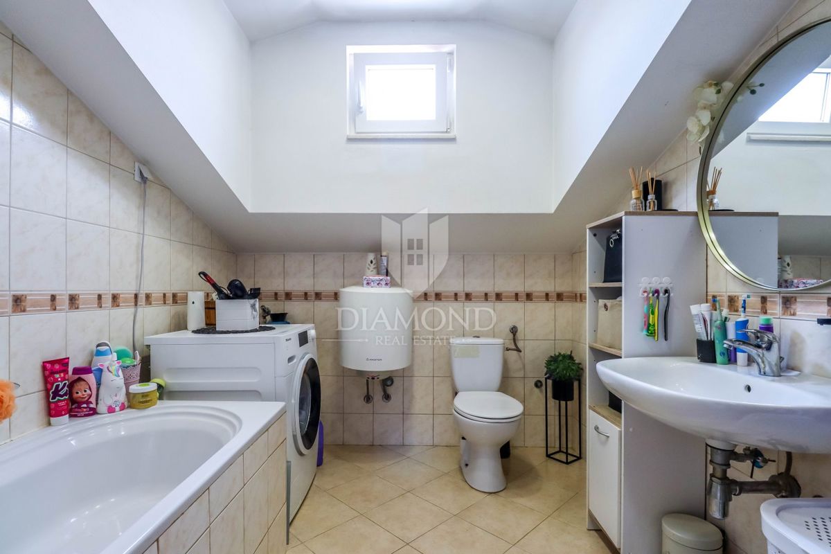 Rovigno, dintorni, spazioso appartamento familiare in posizione tranquilla