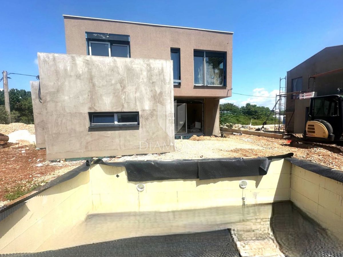 Parenzo – dintorni: Casa moderna con piscina in zona tranquilla