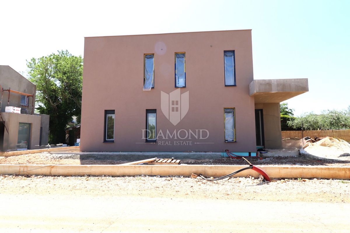 Parenzo – dintorni: Casa moderna con piscina in zona tranquilla