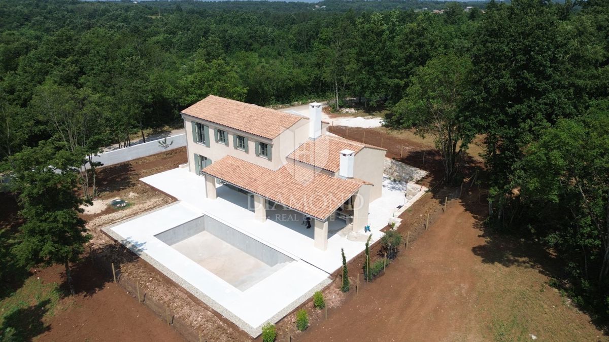 Bella casa spaziosa in posizione appartata