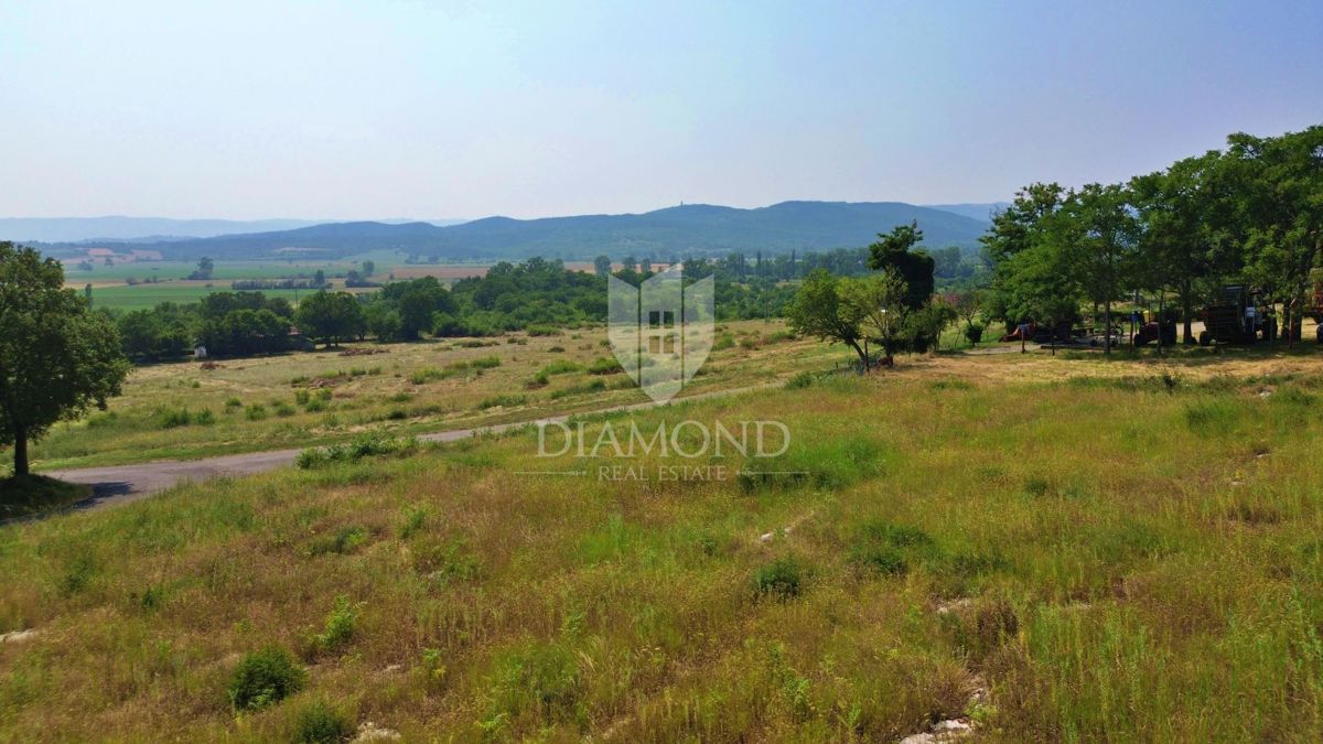 Kršan, dintorni, terreno edificabile in una natura meravigliosa