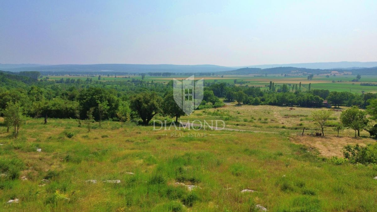 Kršan, dintorni, terreno edificabile in una natura meravigliosa