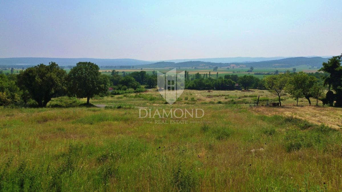 Kršan, dintorni, terreno edificabile in una natura meravigliosa