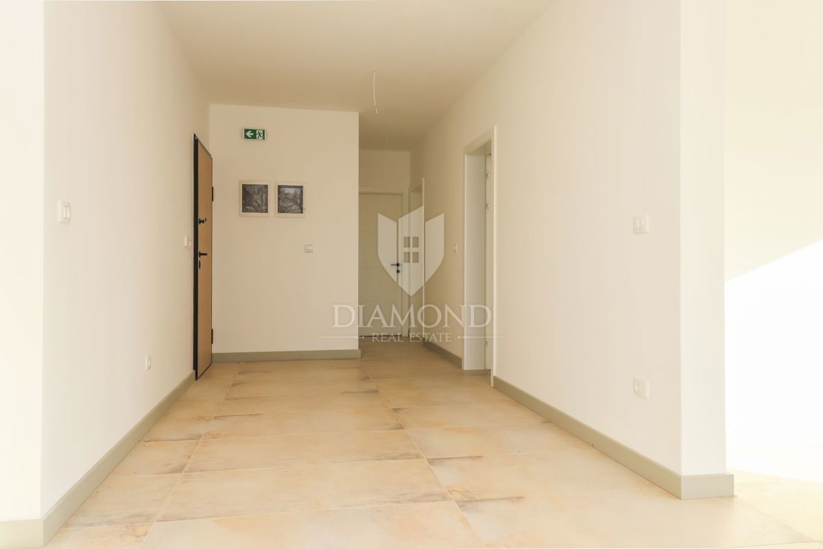 È in vendita un fantastico appartamento con giardino e piscina a Volma