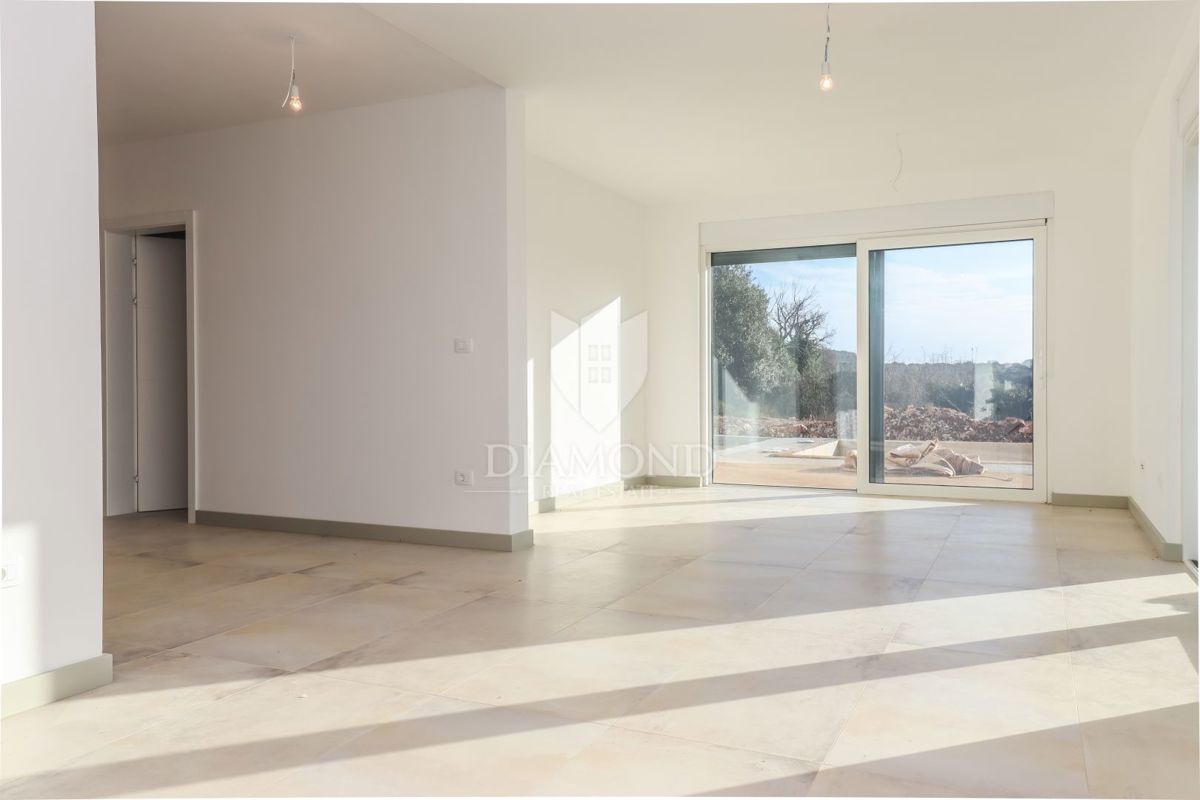 È in vendita un fantastico appartamento con giardino e piscina a Volma