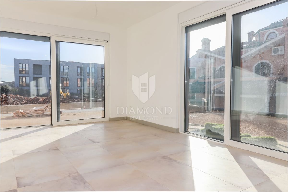 È in vendita un fantastico appartamento con giardino e piscina a Volma