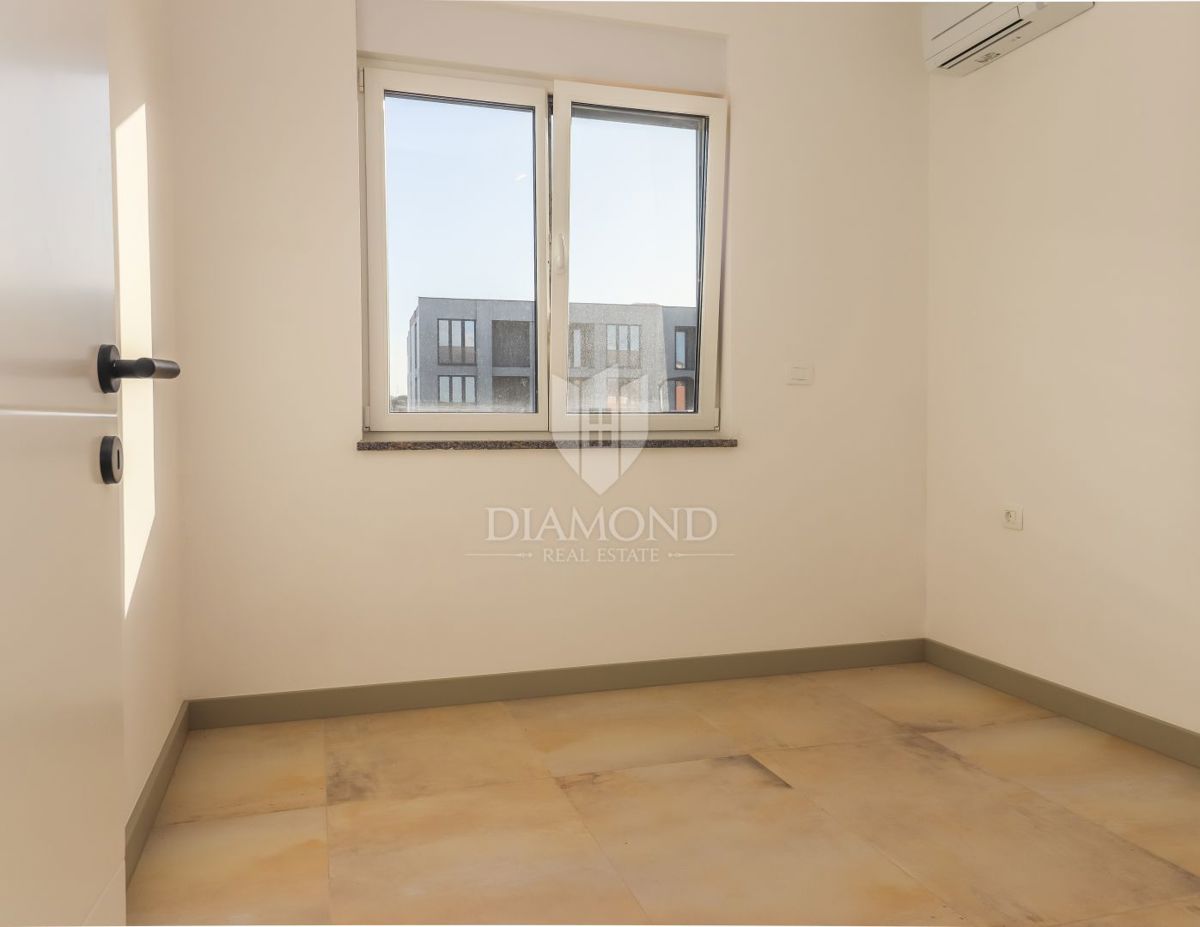 È in vendita un fantastico appartamento con giardino e piscina a Volma