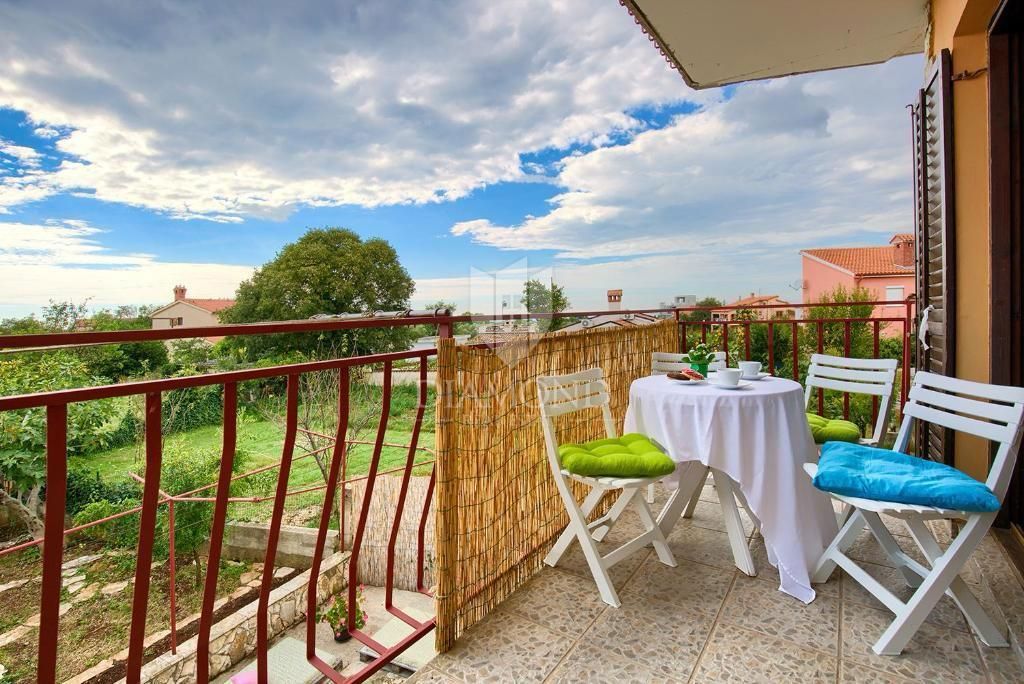 Casa a due piani con ampio giardino - Peroj