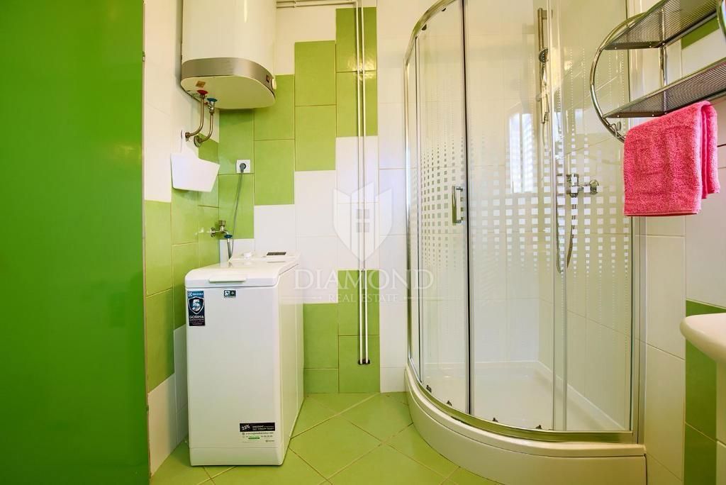 Casa a due piani con ampio giardino - Peroj