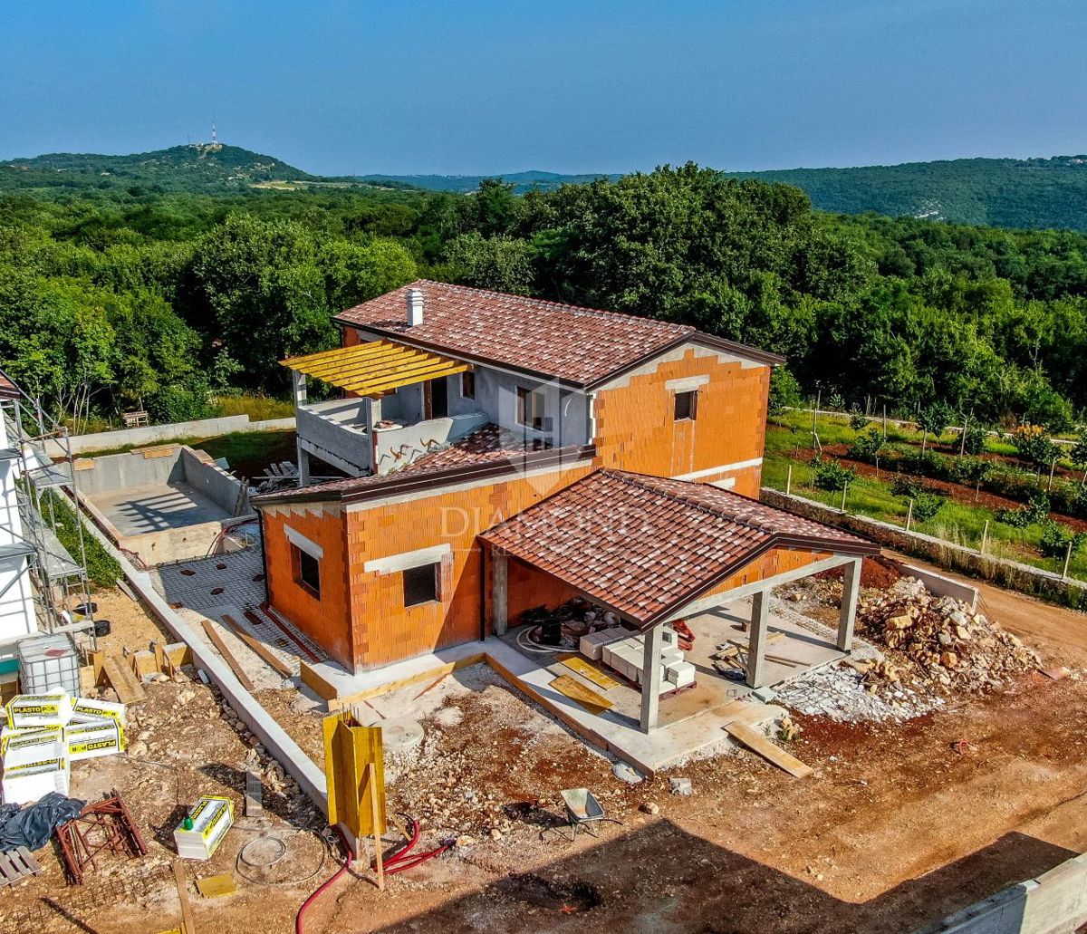 Rovigno, dintorni, nuova casa con piscina e vista sulla natura