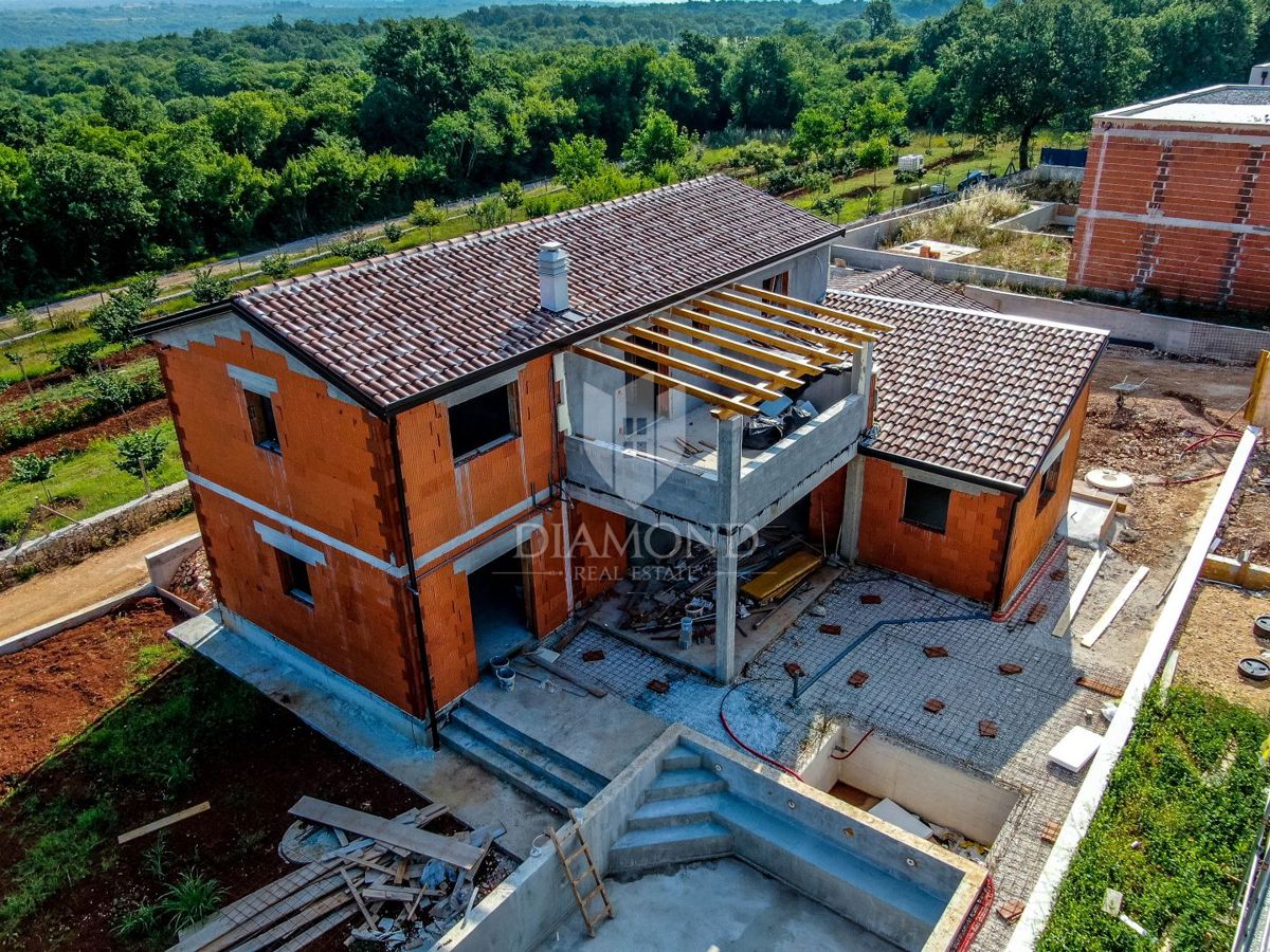 Rovigno, dintorni, nuova casa con piscina e vista sulla natura