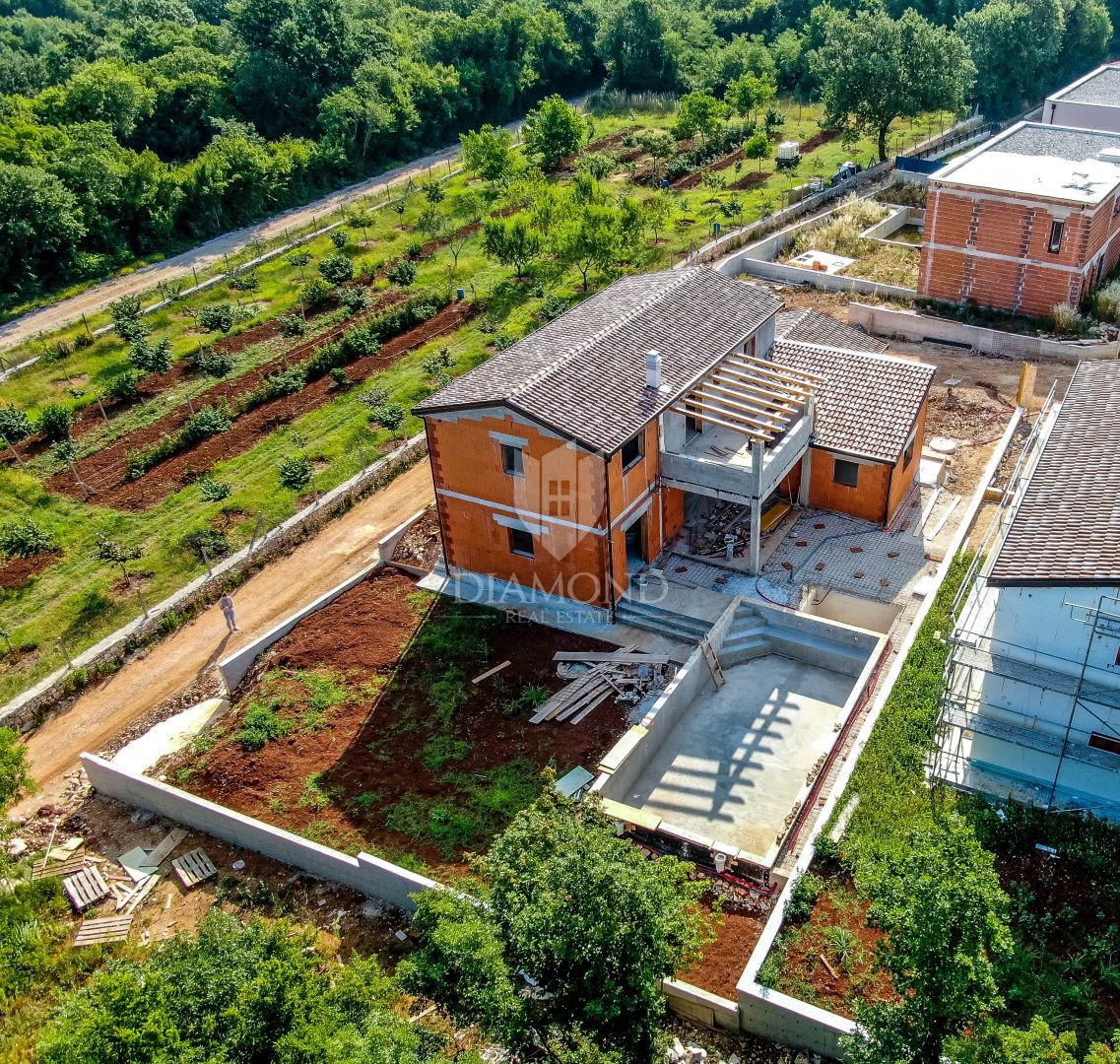 Rovigno, dintorni, nuova casa con piscina e vista sulla natura