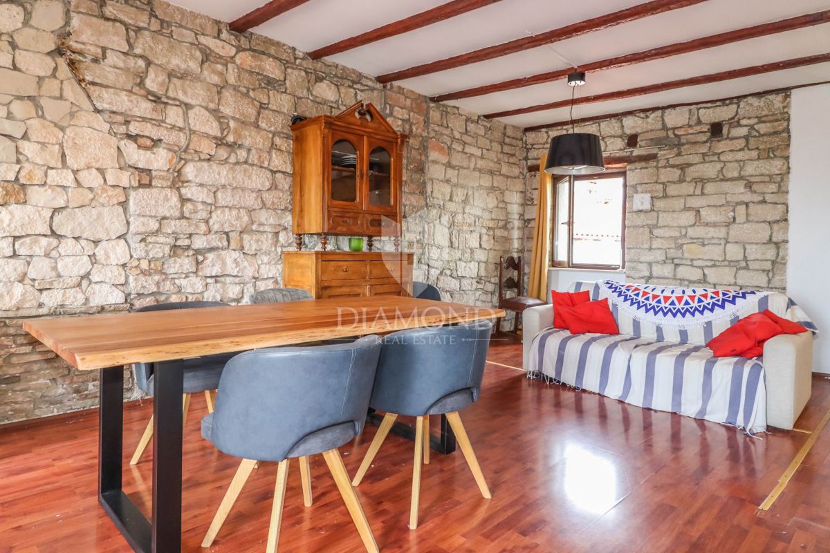 ESCLUSIVO! Rovigno, splendido appartamento con vista mare!