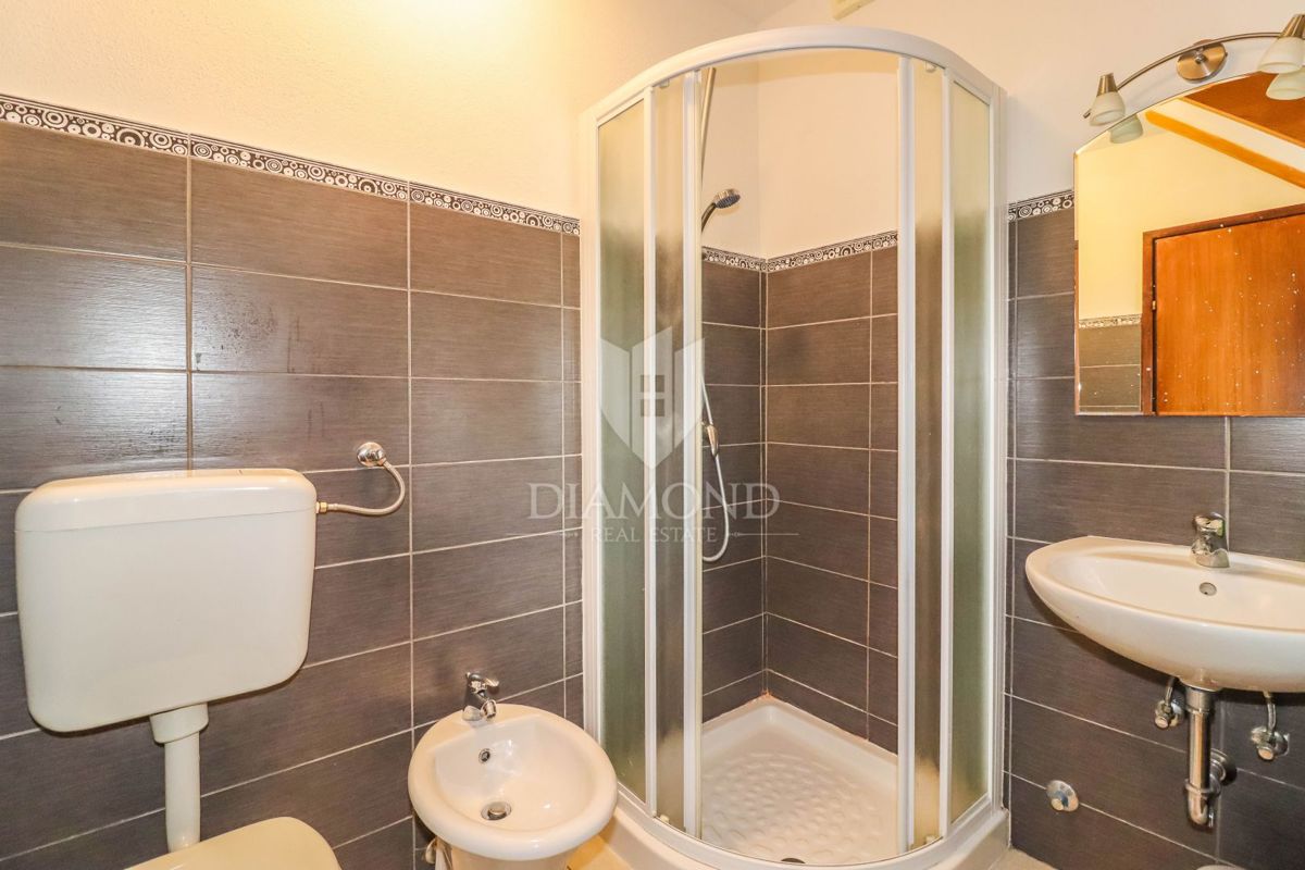 ESCLUSIVO! Rovigno, splendido appartamento con vista mare!