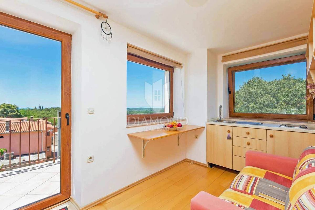 Poreč, dintorni – Elegante casa in pietra con piscina e vista mare