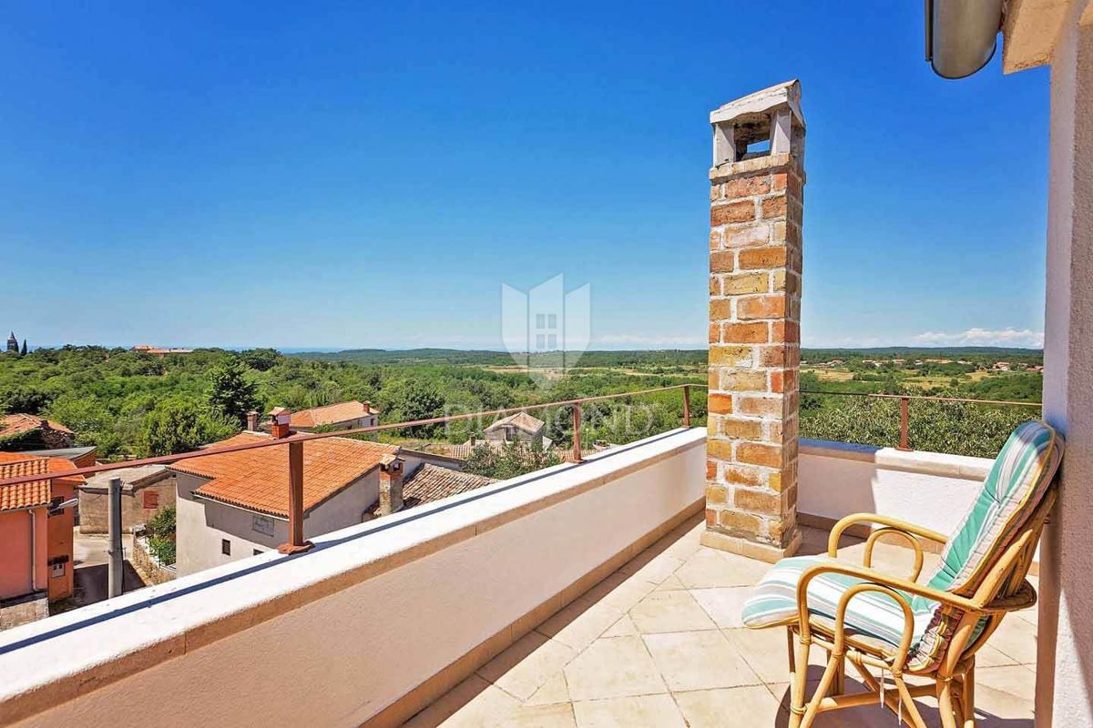 Poreč, dintorni – Elegante casa in pietra con piscina e vista mare