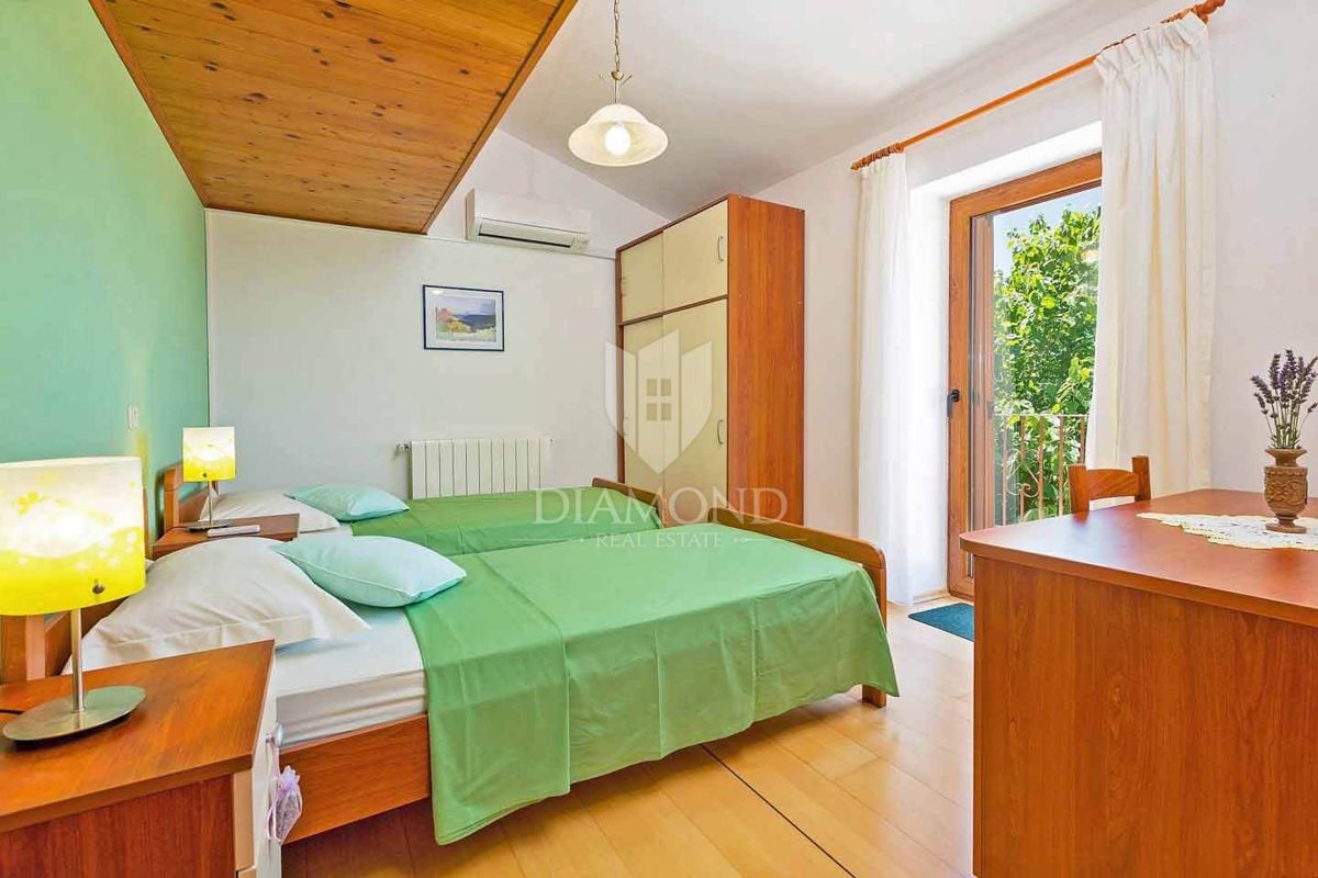 Poreč, dintorni – Elegante casa in pietra con piscina e vista mare