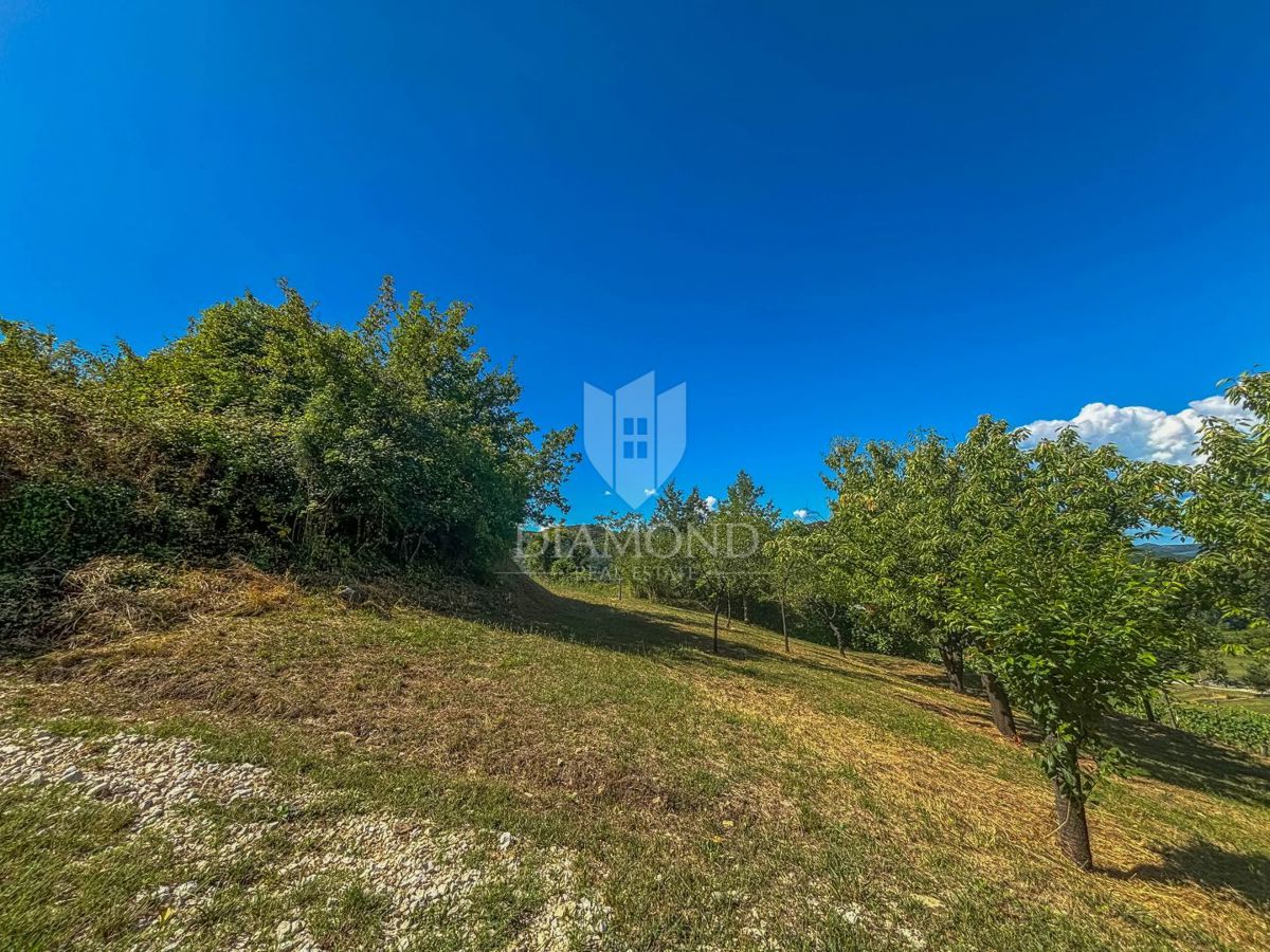 Montona, dintorni, l'unico terreno edificabile in un posto tranquillo!