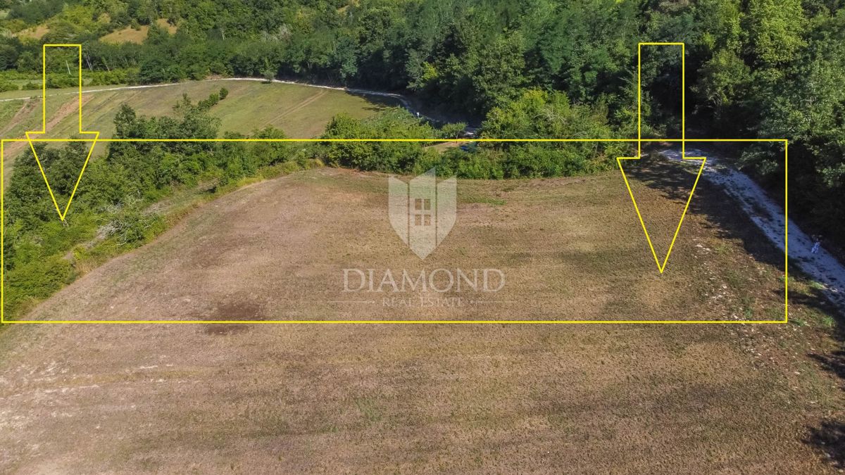 Montona, dintorni, l'unico terreno edificabile in un posto tranquillo!