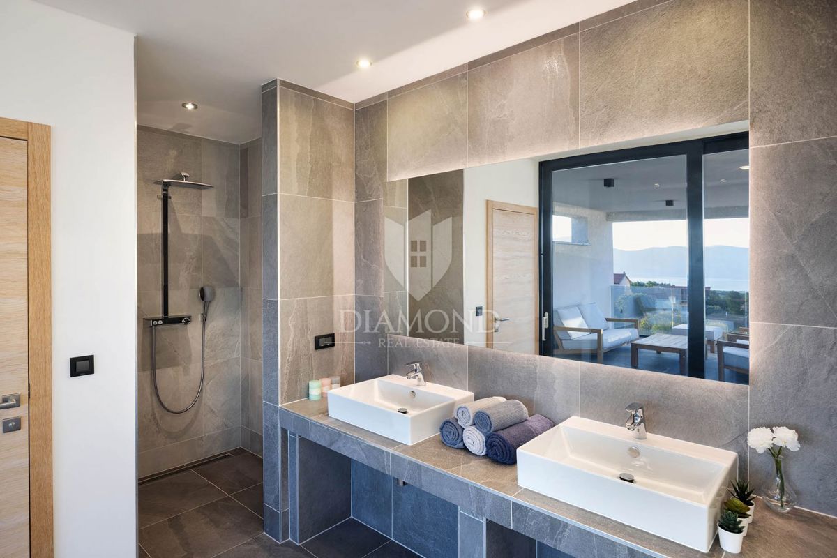 Isola di Krk, villa moderna con vista mare 