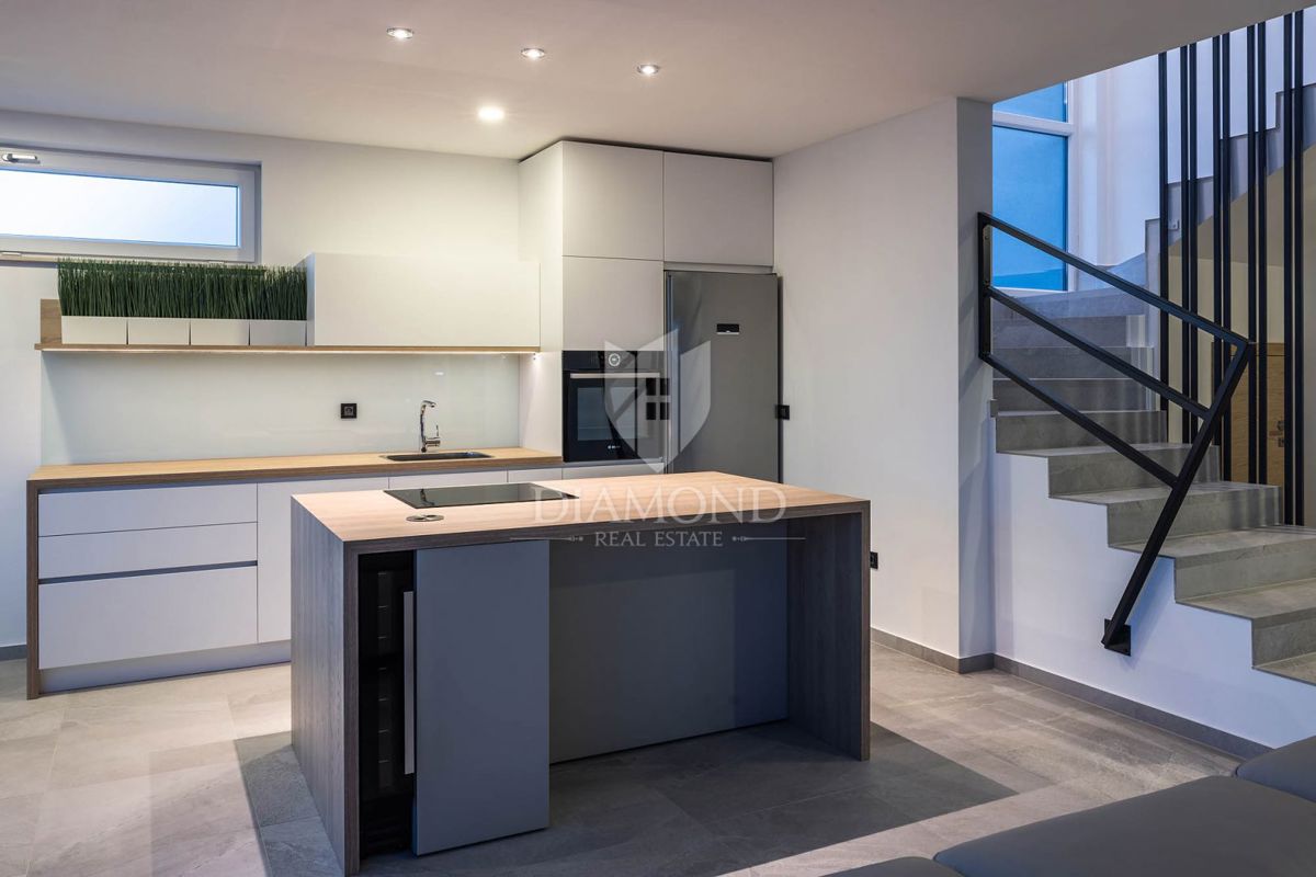 Isola di Krk, villa moderna con vista mare 