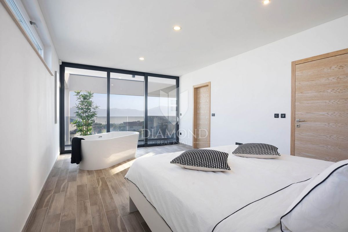 Isola di Krk, villa moderna con vista mare 