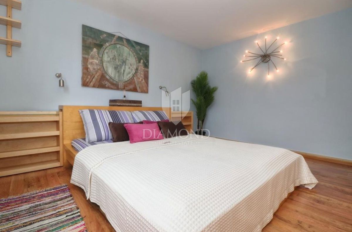 Rovigno! Appartamento, balcone, parcheggio, a 200 metri dalla spiaggia!