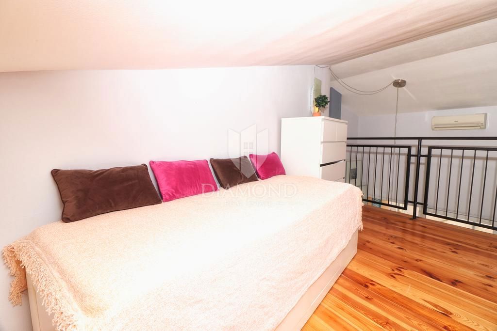 Rovigno! Appartamento, balcone, parcheggio, a 200 metri dalla spiaggia!