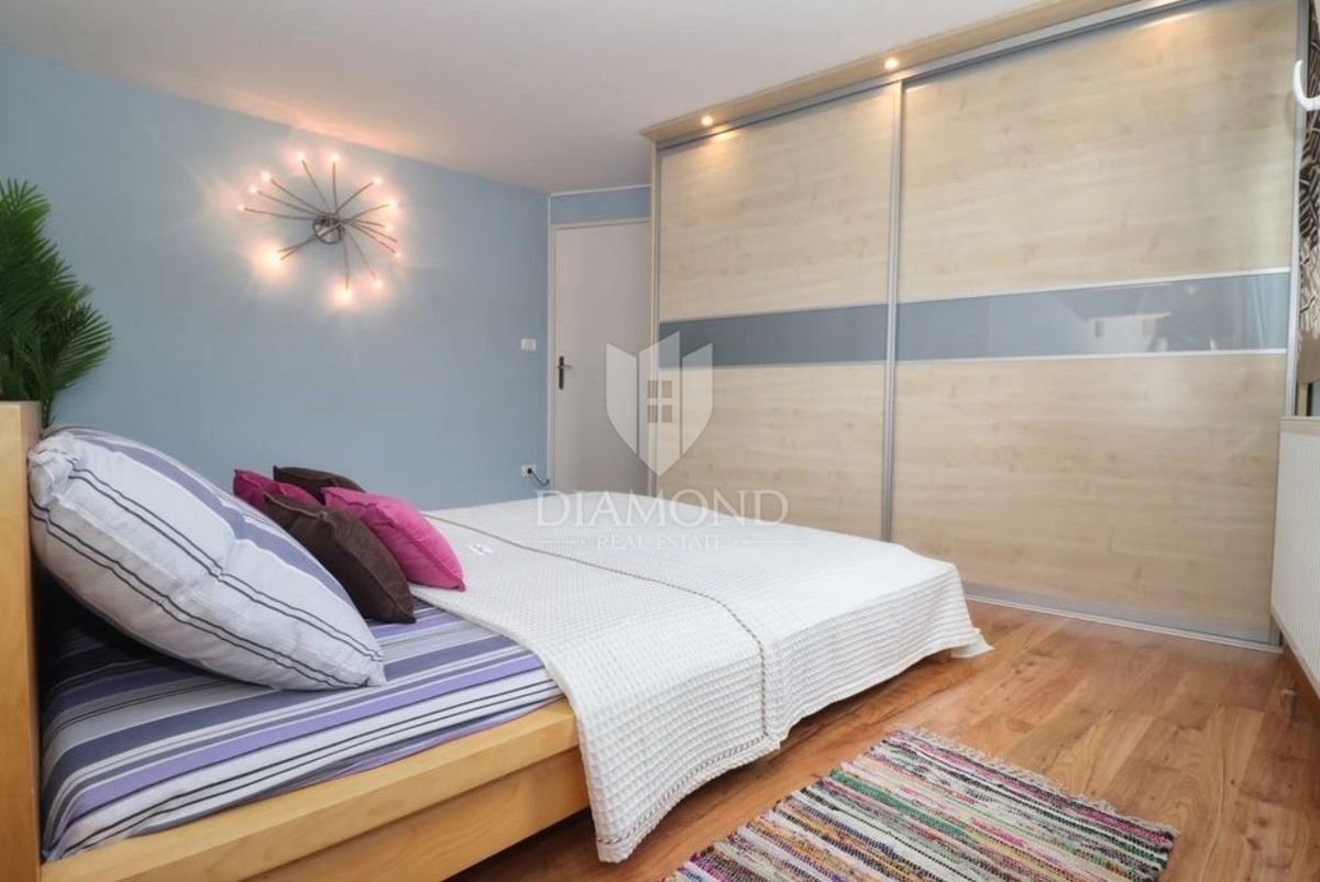 Rovigno! Appartamento, balcone, parcheggio, a 200 metri dalla spiaggia!