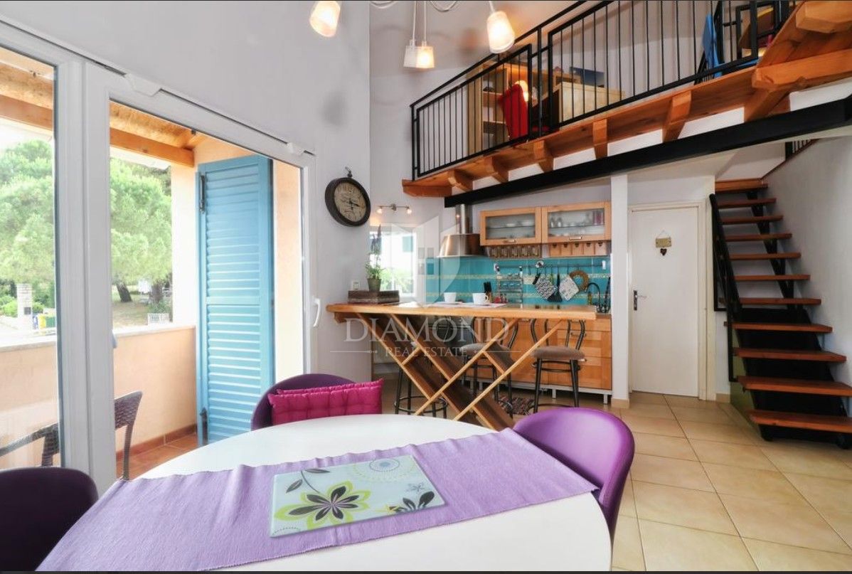 Rovigno! Appartamento, balcone, parcheggio, a 200 metri dalla spiaggia!