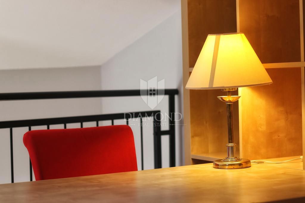 Rovigno! Appartamento, balcone, parcheggio, a 200 metri dalla spiaggia!