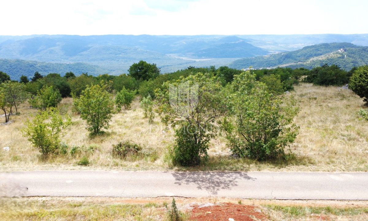 Istria, Oprtalj dintorni – terreno 9.181 m² con vista