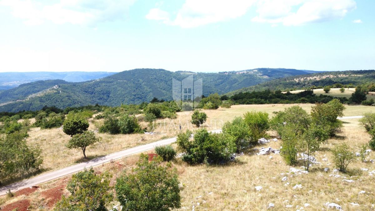 Istria, Oprtalj dintorni – terreno 9.181 m² con vista