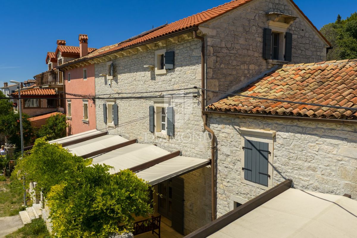 OCCASIONE! Autentica casa in pietra con piscina vicino a Rovigno