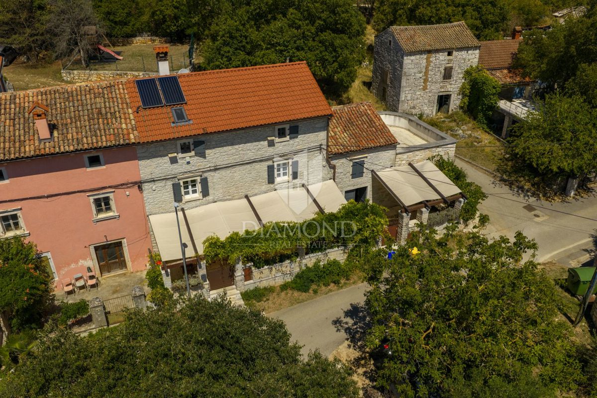 OCCASIONE! Autentica casa in pietra con piscina vicino a Rovigno