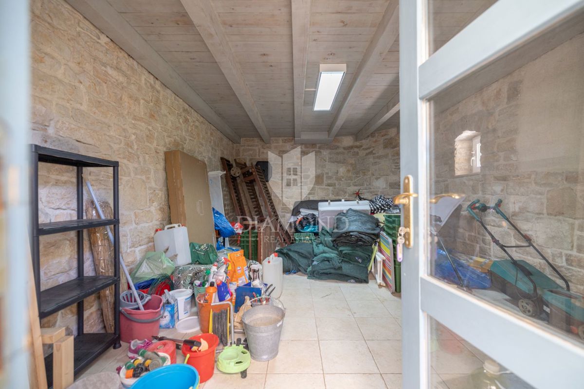 OCCASIONE! Autentica casa in pietra con piscina vicino a Rovigno