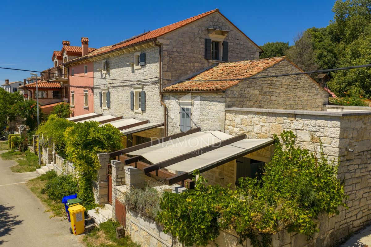 OCCASIONE! Autentica casa in pietra con piscina vicino a Rovigno