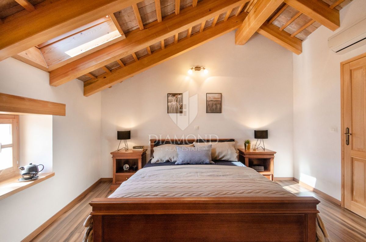 OCCASIONE! Autentica casa in pietra con piscina vicino a Rovigno