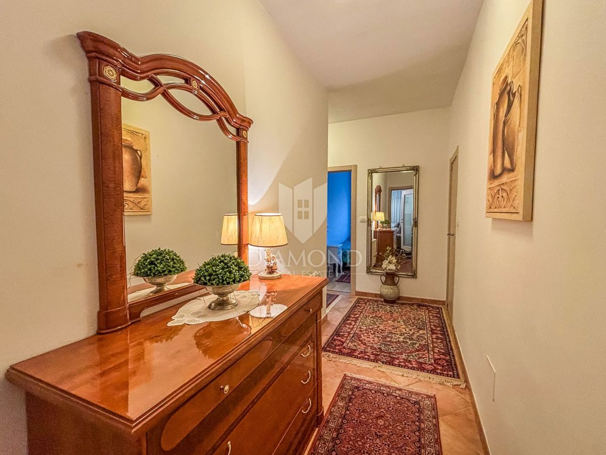 Istria, Cittanova, Appartamento con vista mare nel cuore di Cittanova!