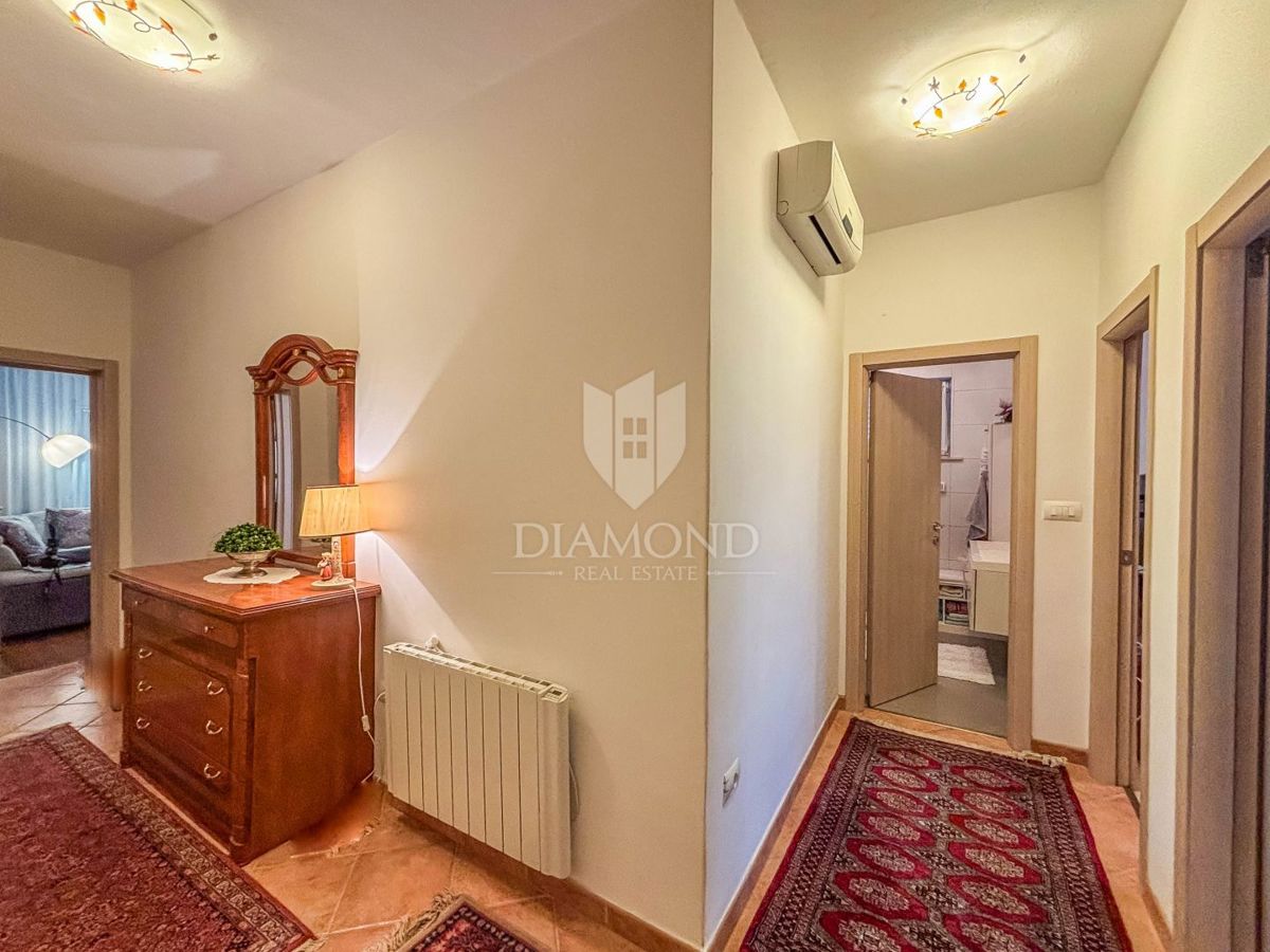 Istria, Cittanova, Appartamento con vista mare nel cuore di Cittanova!