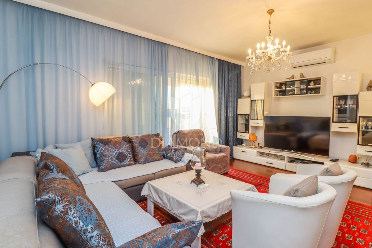 Istria, Cittanova, Appartamento con vista mare nel cuore di Cittanova!