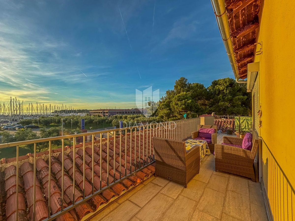 Istria, Cittanova, Appartamento con vista mare nel cuore di Cittanova!